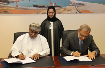 توقيع اتفاقية الخدمات الاستشارية للإشراف على إنشاء ميناء الصيد البحري