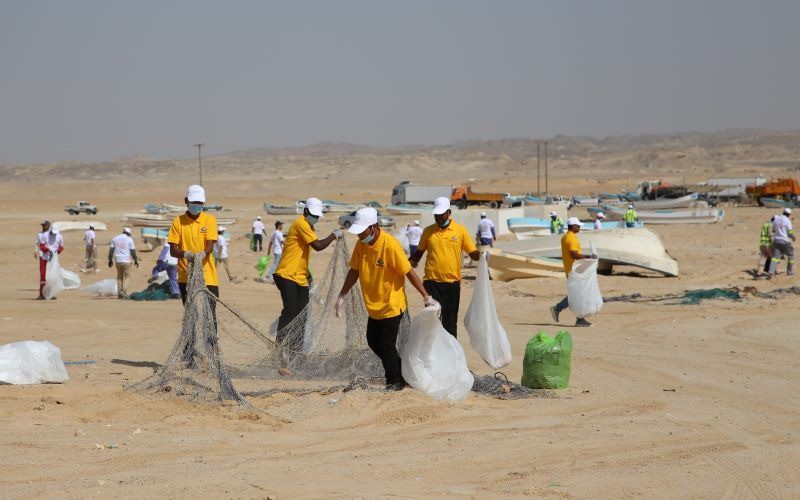 300 volunteers take part in a clean-up campaign in Nufoon Beach